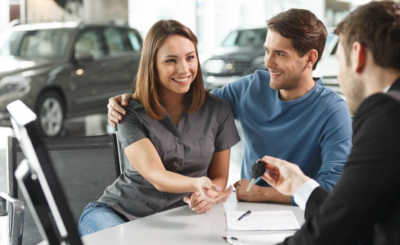 Four expensive mistakes car buyers do before buying a car